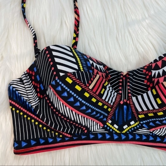 NWOT Bar III Multicolored Bikini Top Large - Picture 4 of 13